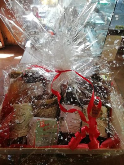 🎁Pas d idée cadeau pour vos papas!!🎁 Coffrets avec les produits du magasin.. tous le…